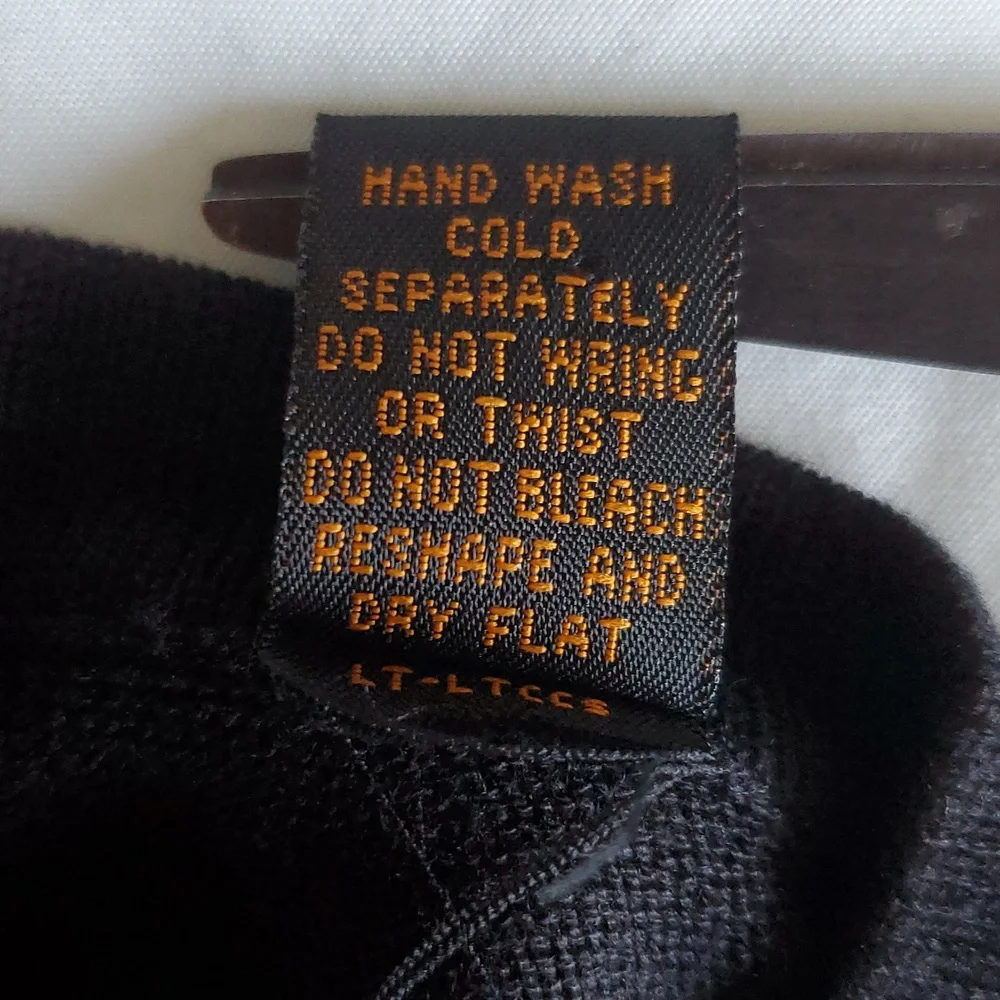 Metropolitan by Lord and Taylor  black and gray V-neck argyle sweater - Picture 6 of 6